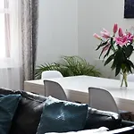 Apartment The Old Coach House: Luxury Harbourside