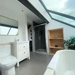 The Old Coach House: Luxury Harbourside