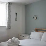 The Old Coach House: Luxury Harbourside Apartment *