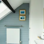 The Old Coach House: Luxury Harbourside Apartment *