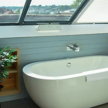 The Old Coach House, Luxury Harbourside Apartmán Bristol