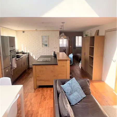 The Old Coach House: Luxury Harbourside *