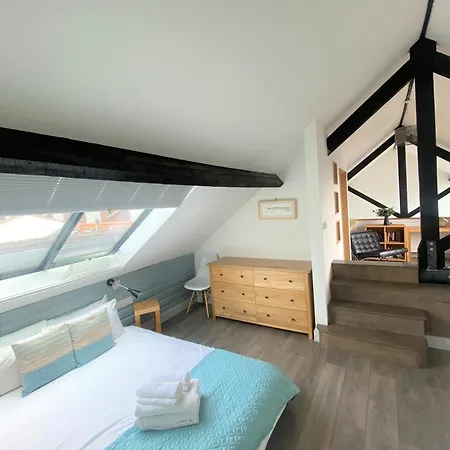 The Old Coach House, Luxury Harbourside Apartmán Bristol