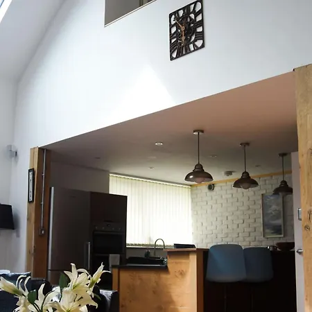 The Old Coach House: Luxury Harbourside Apartment Bristol