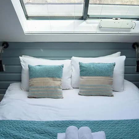 The Old Coach House, Luxury Harbourside * Bristol