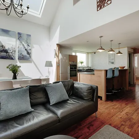 The Old Coach House, Luxury Harbourside *