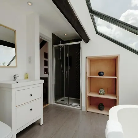 The Old Coach House, Luxury Harbourside Bristol