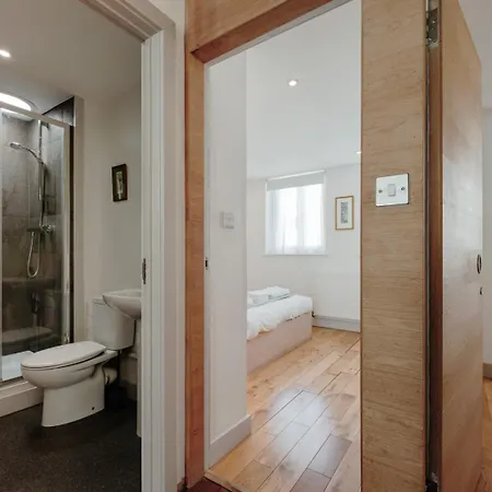 The Old Coach House, Luxury Harbourside Bristol