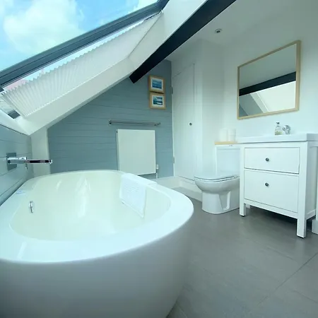 The Old Coach House: Luxury Harbourside