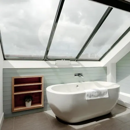 아파트 The Old Coach House, Luxury Harbourside *