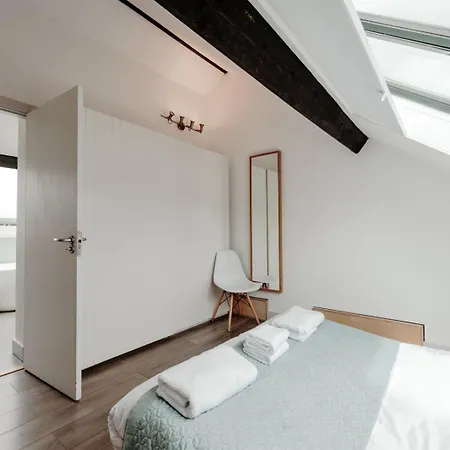 The Old Coach House, Luxury Harbourside 아파트 브리스틀