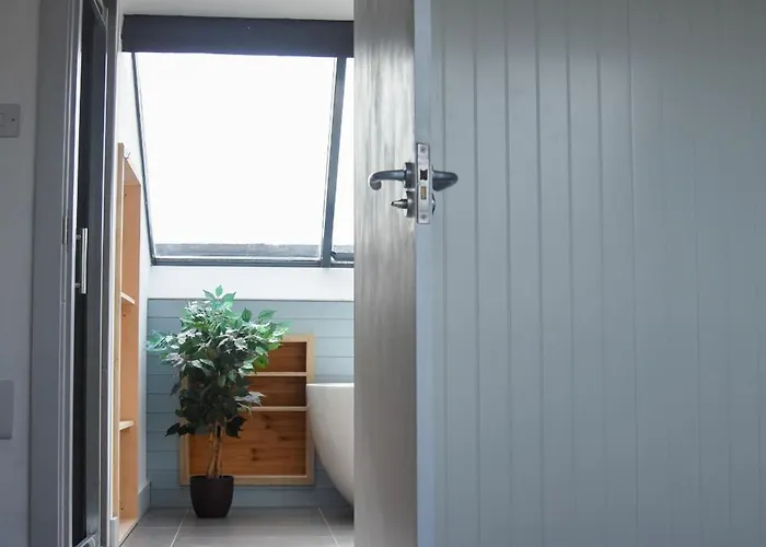 The Old Coach House: Luxury Harbourside *